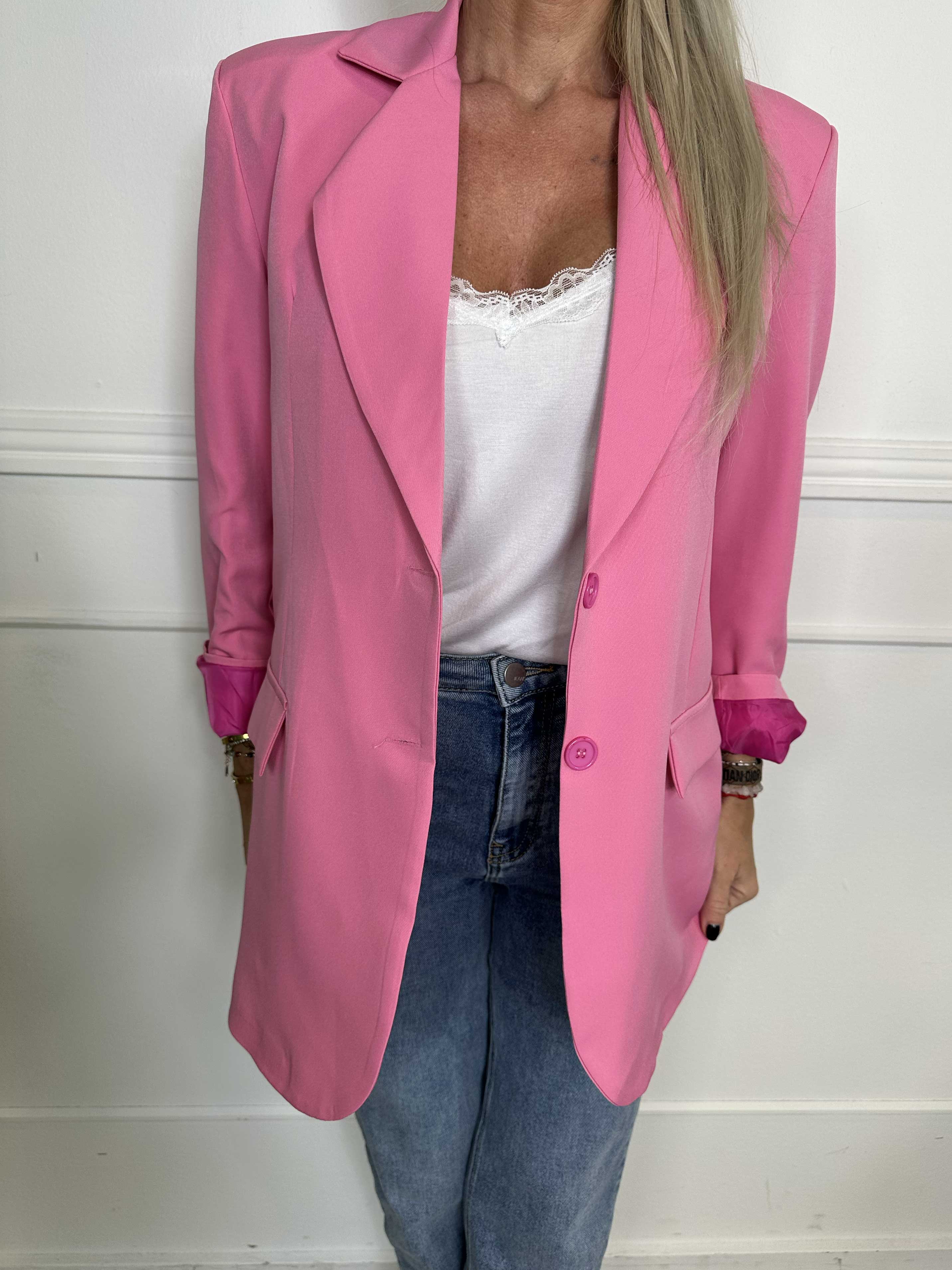 Kaisa - Farvet stilren blazer med knapper